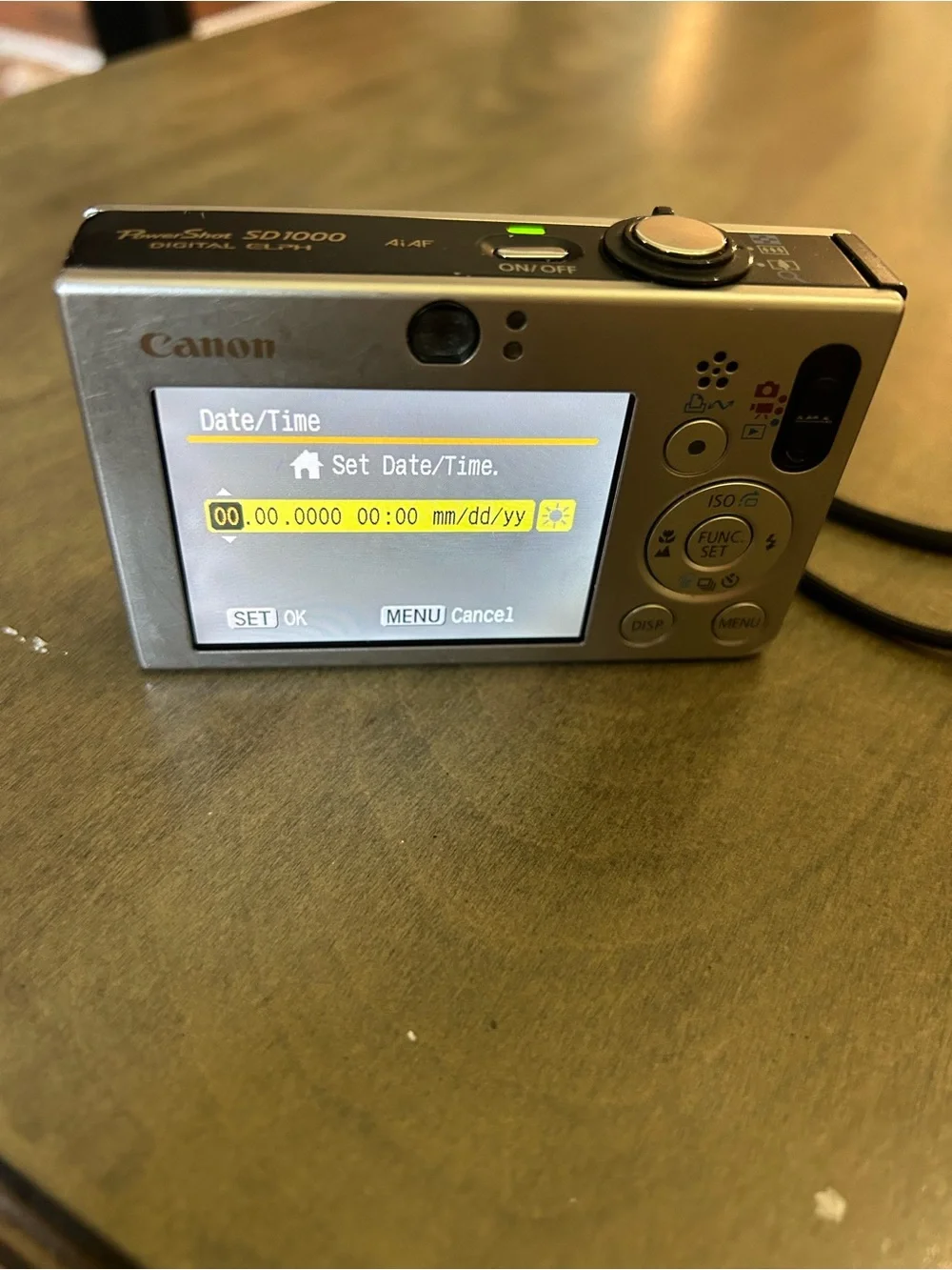 Canon Powershot SD1000 Digital ELPH Compact Camera with Accessories